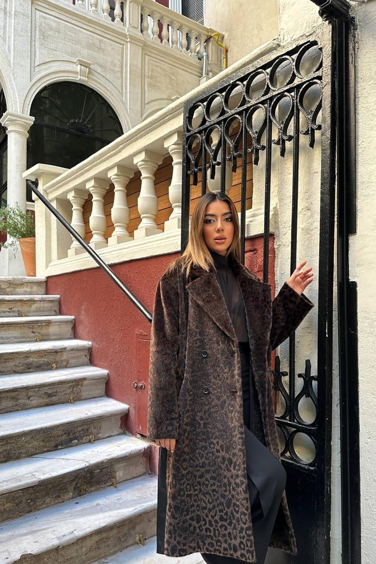 Haki Deri Kuşak Garnili Kaban