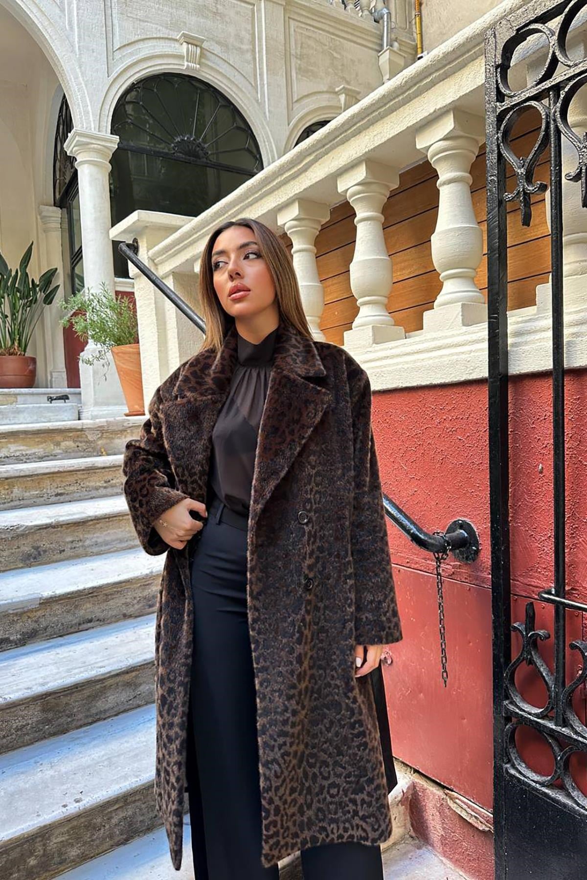 Haki Deri Kuşak Garnili Kaban