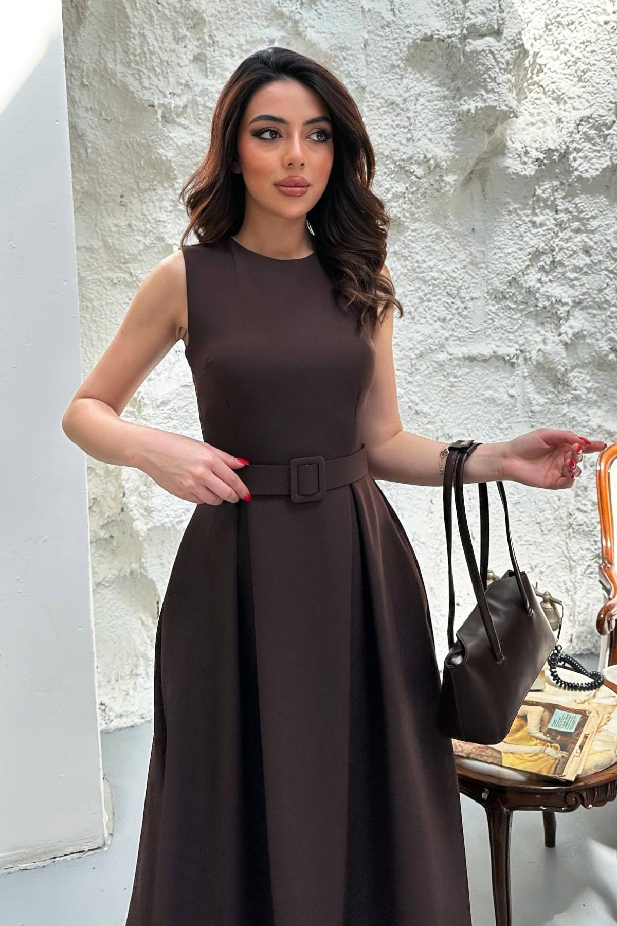 Kahverengi Halter Yaka Kloş Elbise