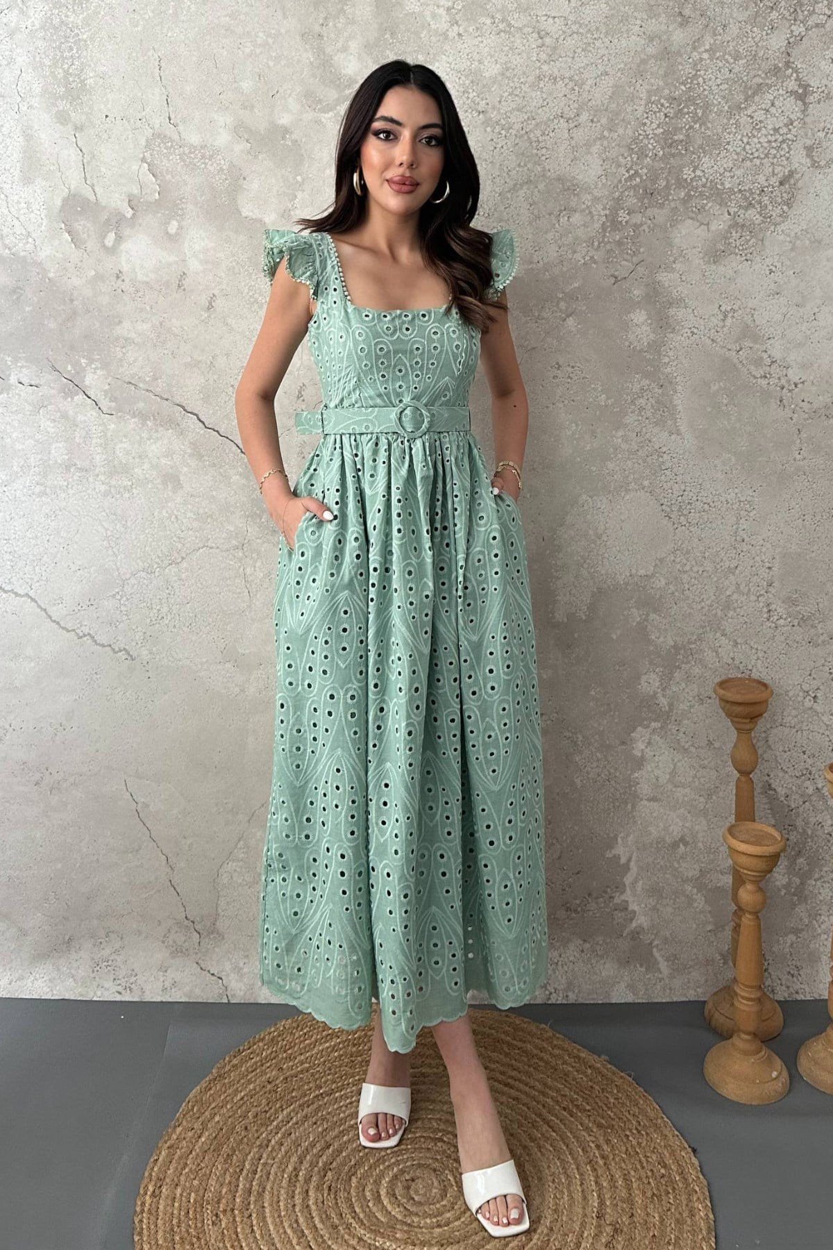 Mint Dantelli Brode Elbise