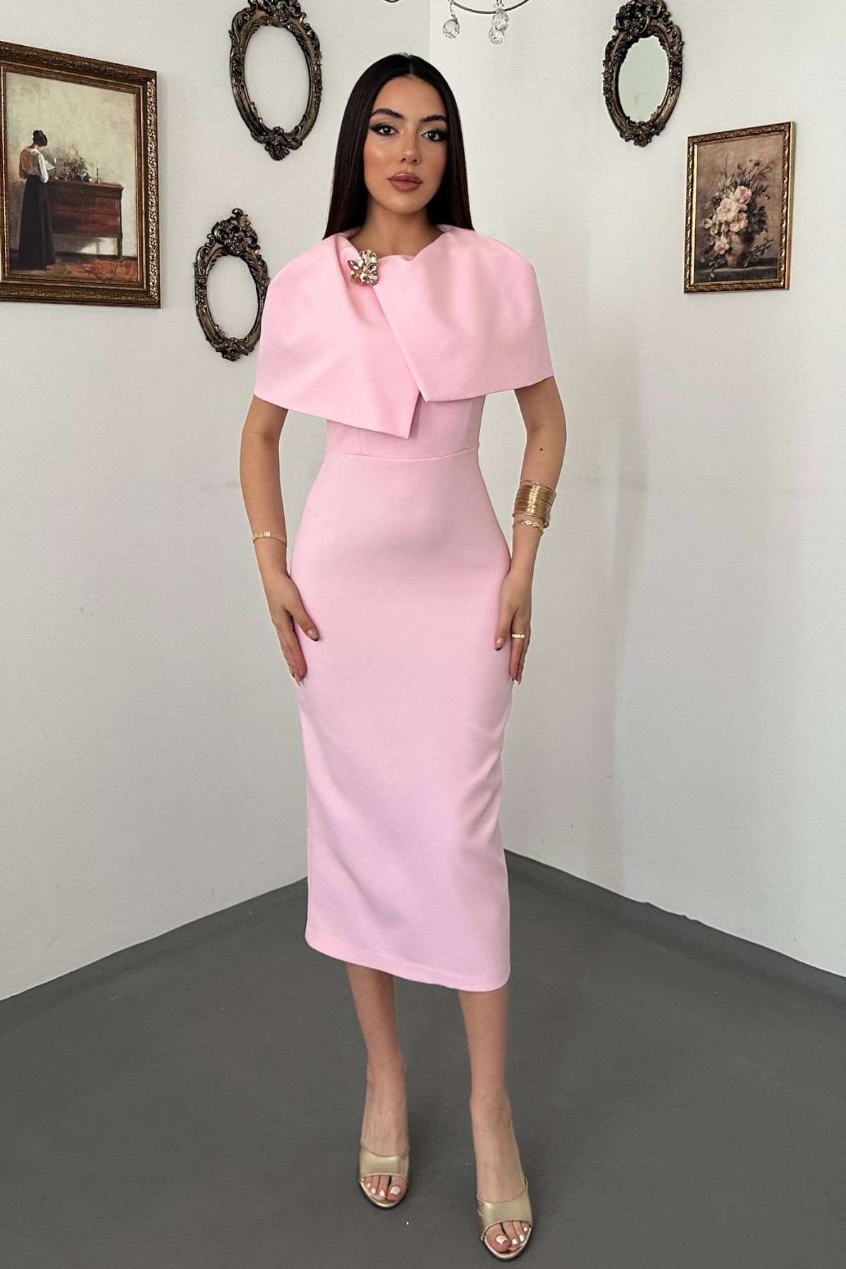 Pembe Tek Tokalı Pelerinli Elbise