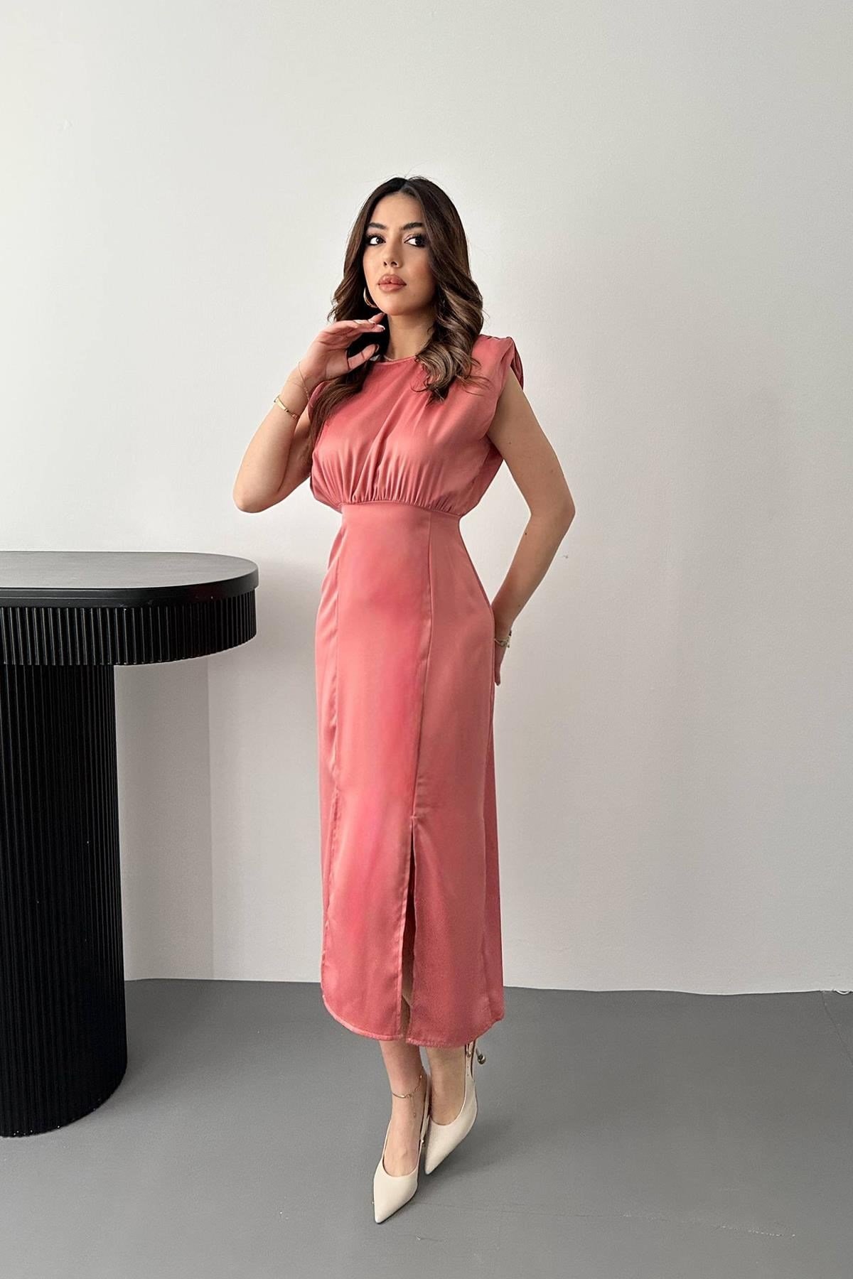 Pudra Eteği Yırtmaçlı Helen Elbise