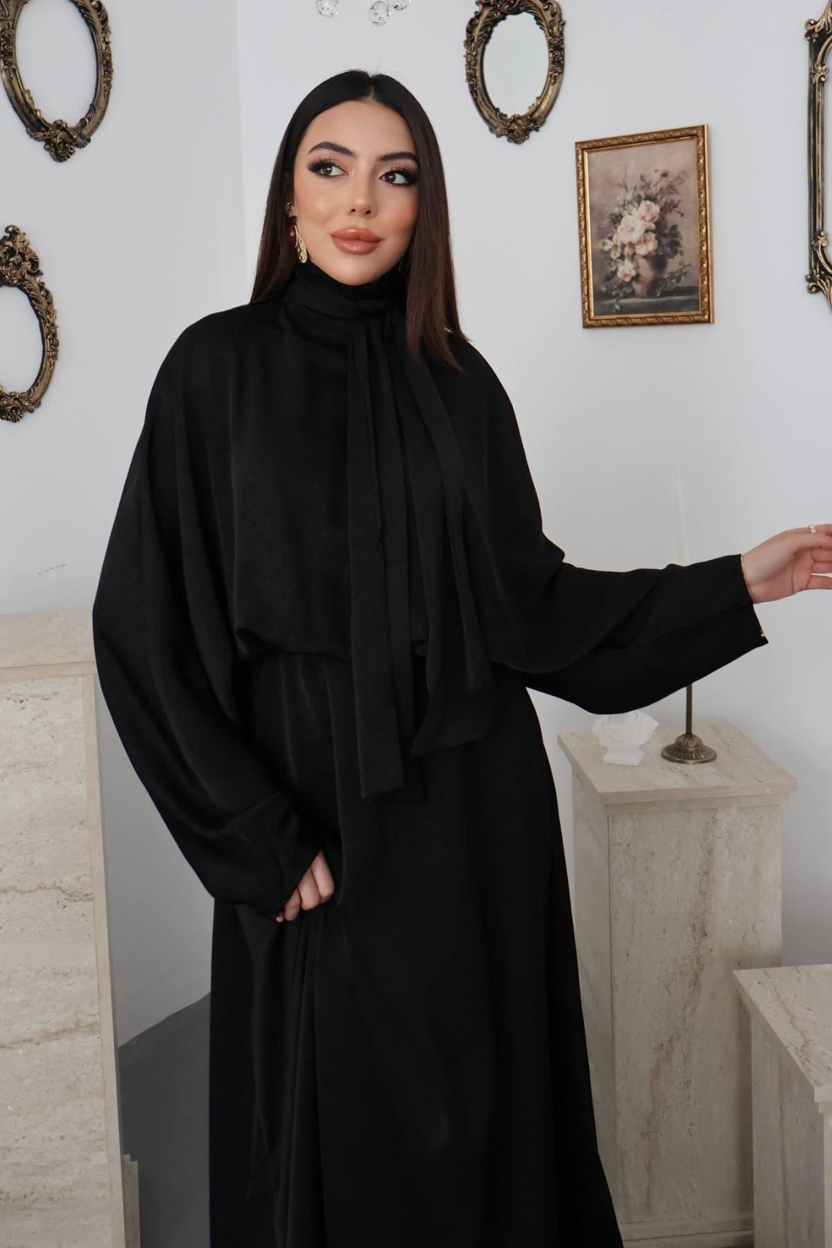 Siyah Jakarlı Saten Elbise