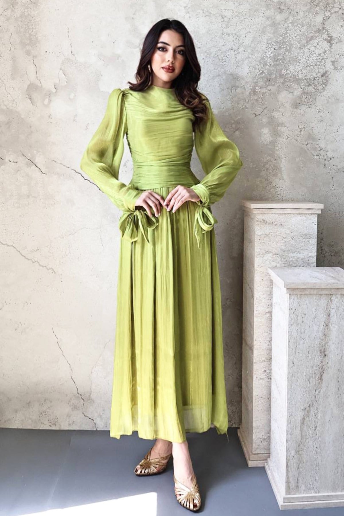 Yağ Yeşili Büzgü Detaylı Manşeti Kuşaklı Elbise