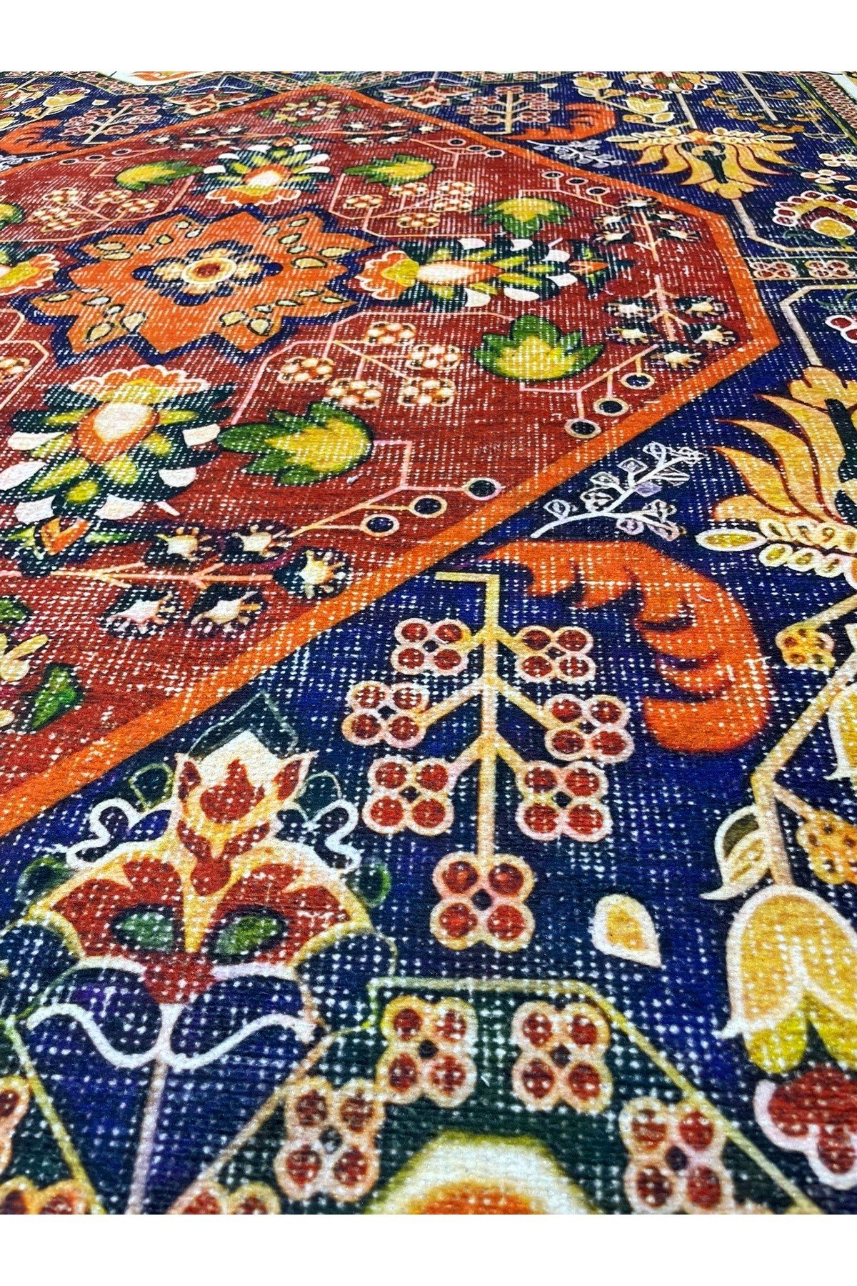 Anadolu Folklorik Desenli Kaymaz Taban Halı – Kırmızı Lacivert Salon Halısı
