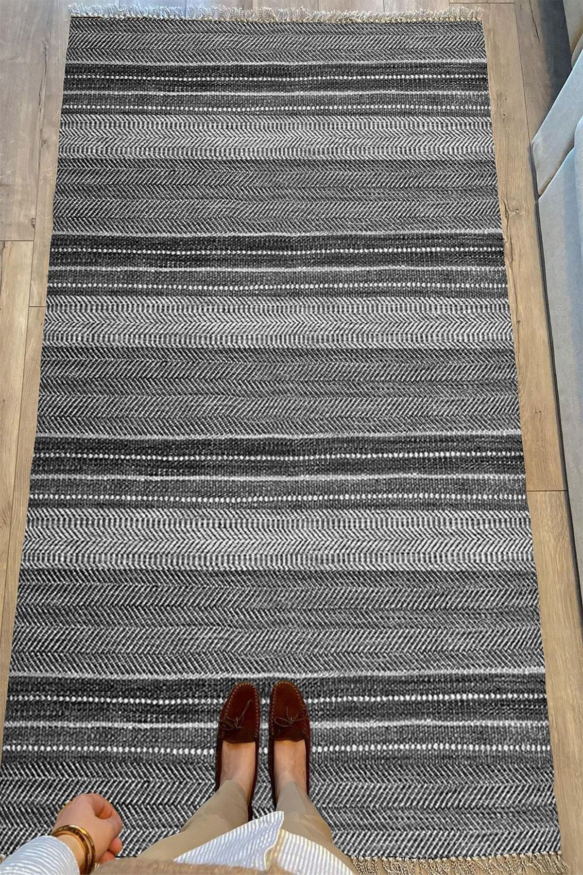 Cotton Kilim 3044 Siyah Gri Tonlarında Örgü Eskitme Desenli Dekoratif Dokuma Taban Kilim
