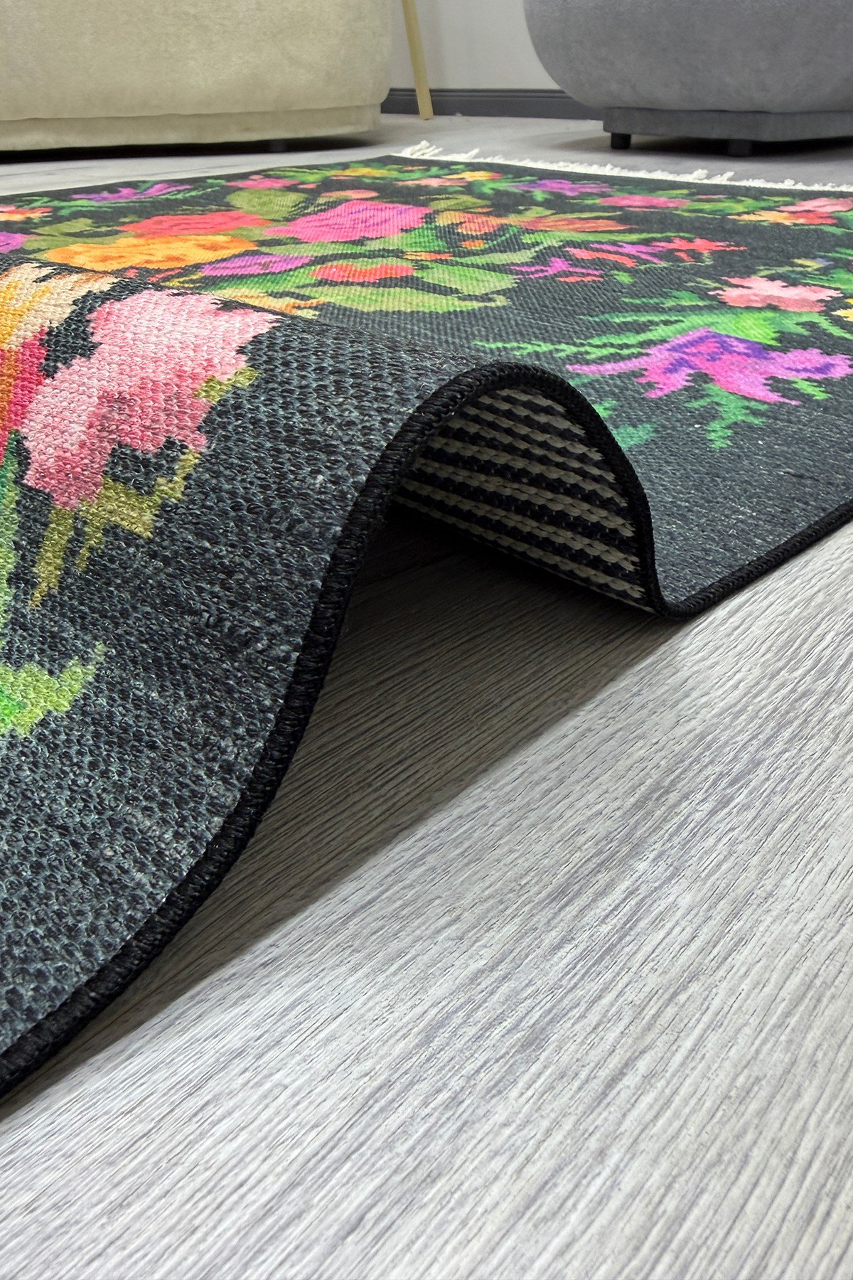 Cotton Serisi Siyah Taban Ütsünde Renkli Çiçek Motifli Otantik Dekoratif Dokuma Taban Kilim