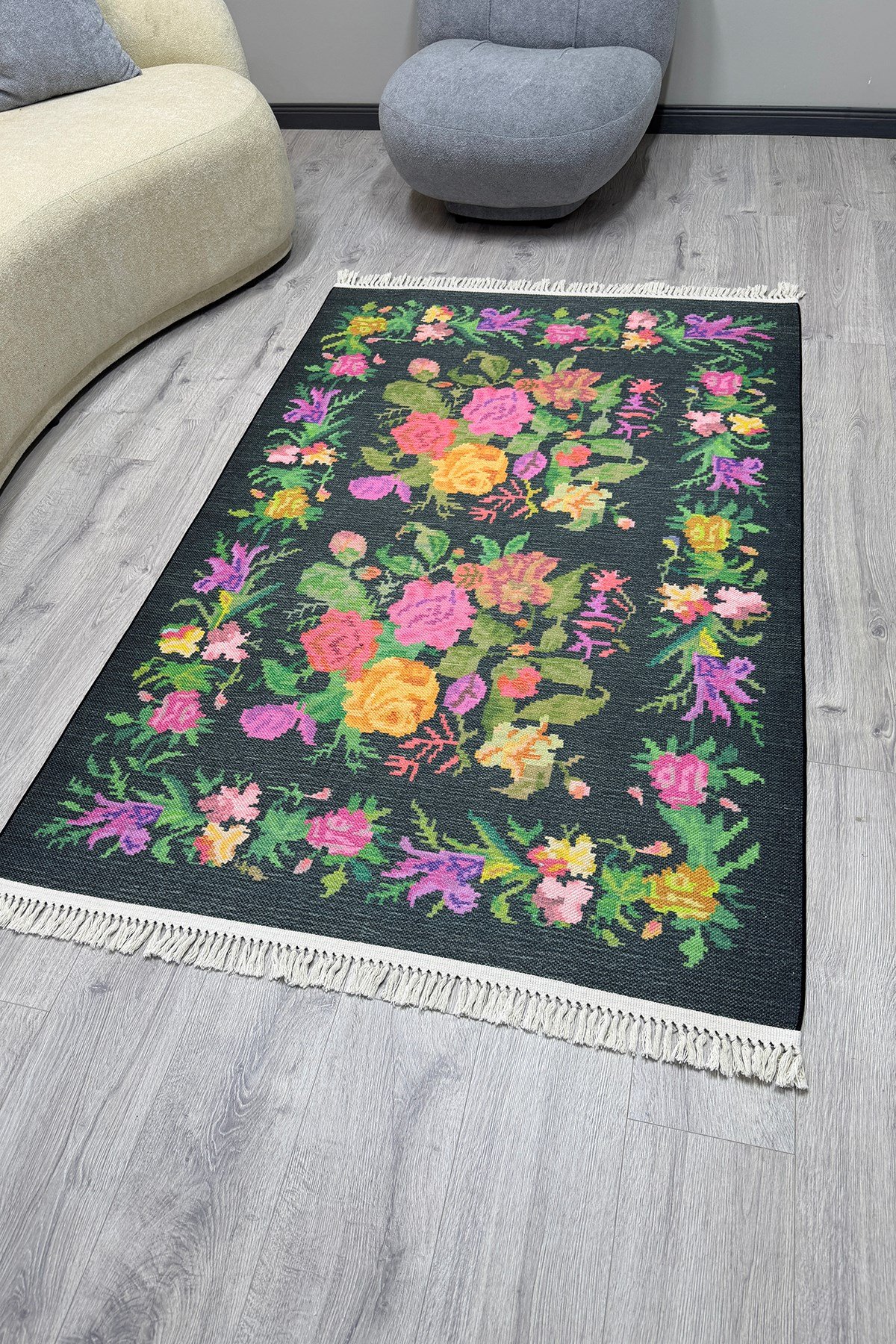 Cotton Serisi Siyah Taban Ütsünde Renkli Çiçek Motifli Otantik Dekoratif Dokuma Taban Kilim