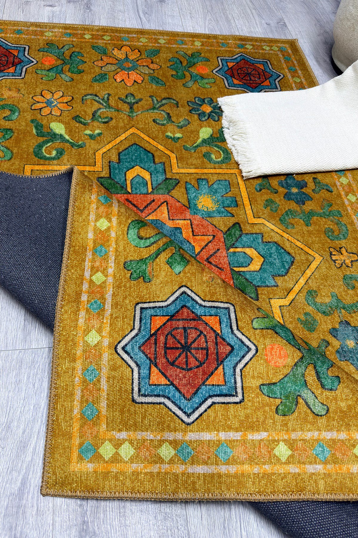 Etnik Desenli Sarı Dekoratif Salon Halısı Modern Klasik Pamuk Taban Halı 2324