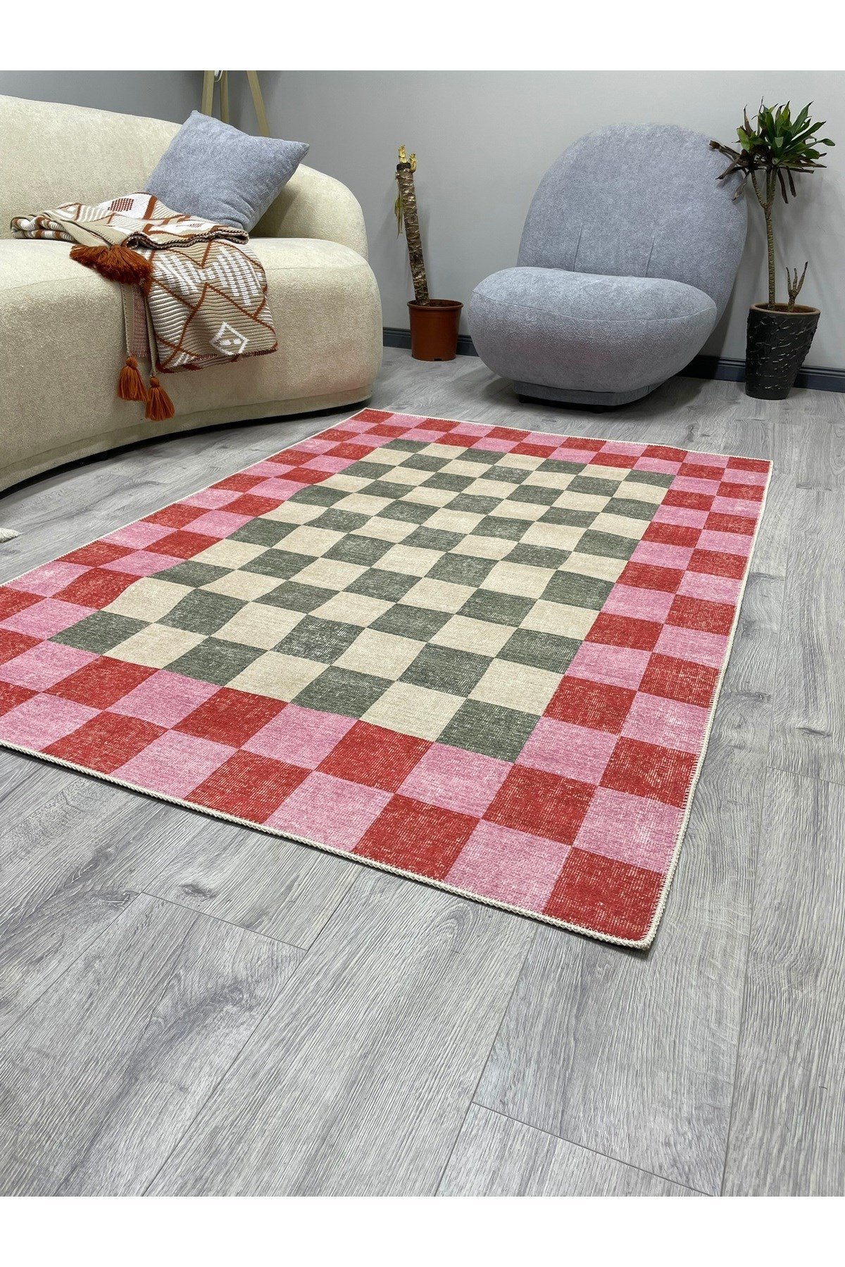 Kaymaz Tabanlı Modern Ekose Halı - Pembe Turuncu Yeşil Kareli 2296