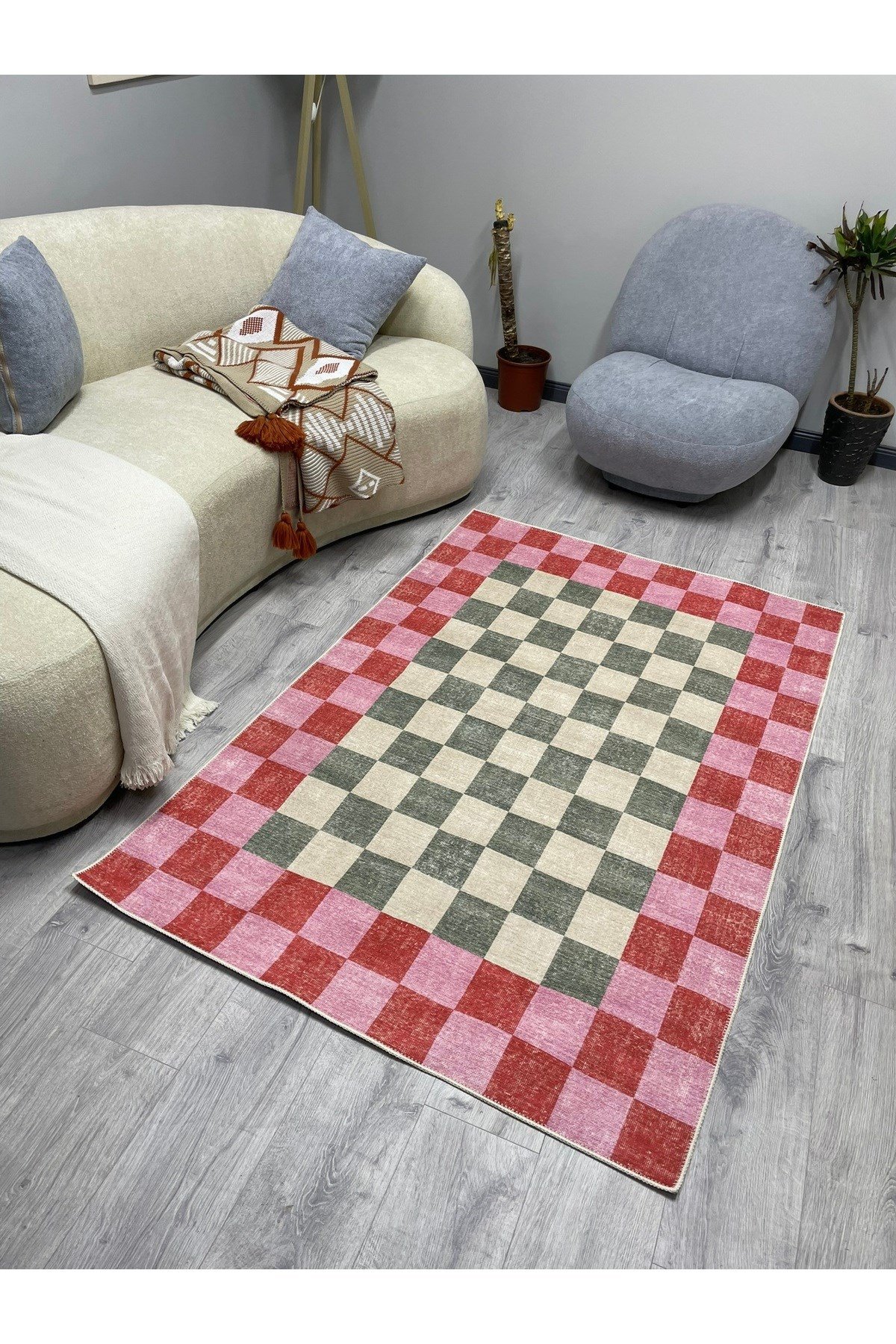 Kaymaz Tabanlı Modern Ekose Halı - Pembe Turuncu Yeşil Kareli 2296