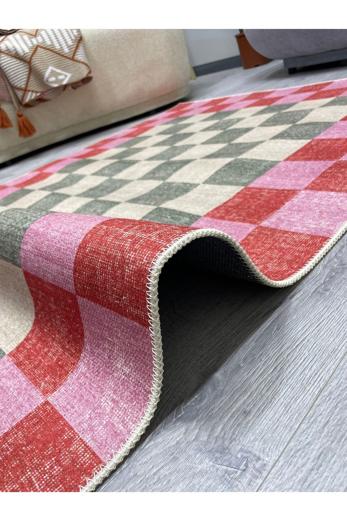 Kaymaz Tabanlı Modern Ekose Halı - Pembe Turuncu Yeşil Kareli 2296