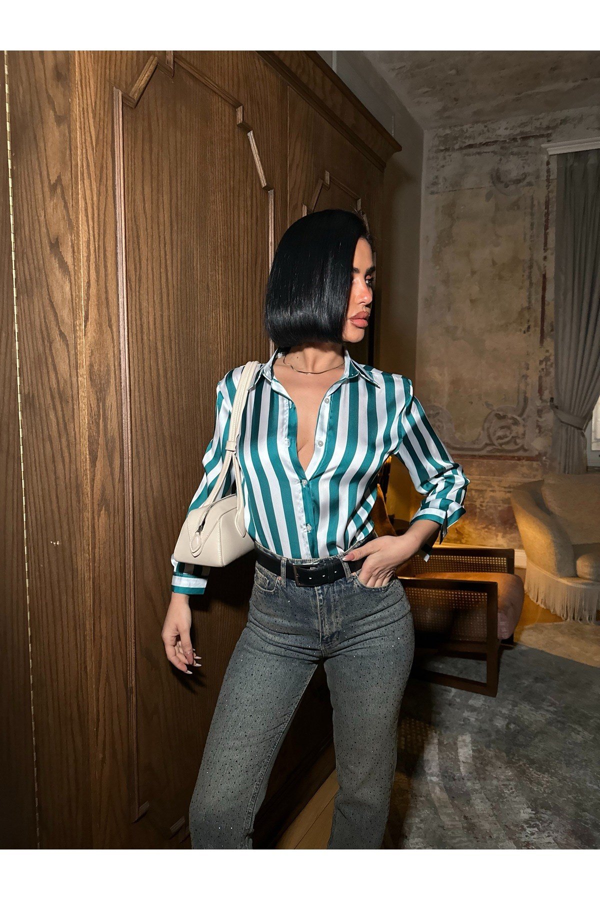 Çok Renkli Dikey Çizgili Premium Saten Gömlek - Retro Şık Tasarım