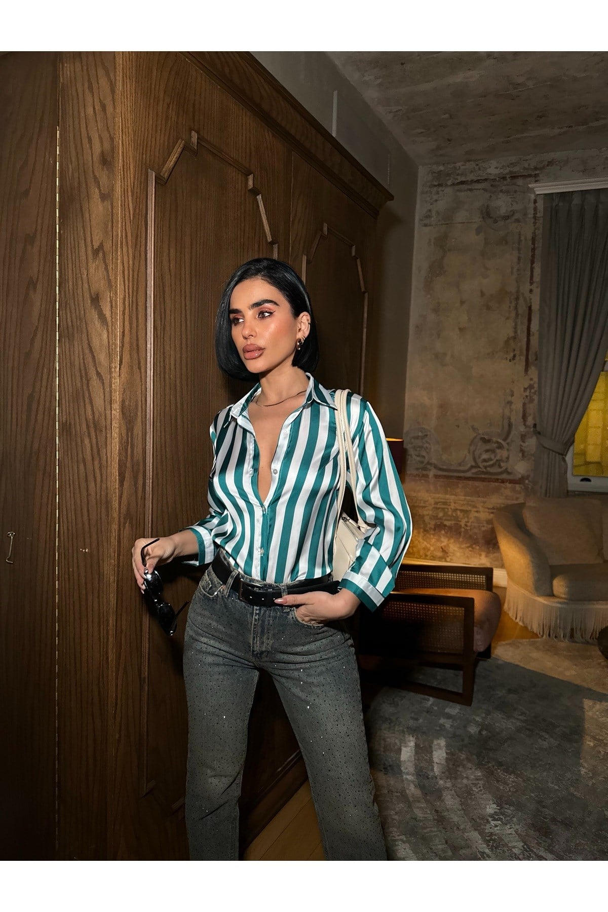 Çok Renkli Dikey Çizgili Premium Saten Gömlek - Retro Şık Tasarım