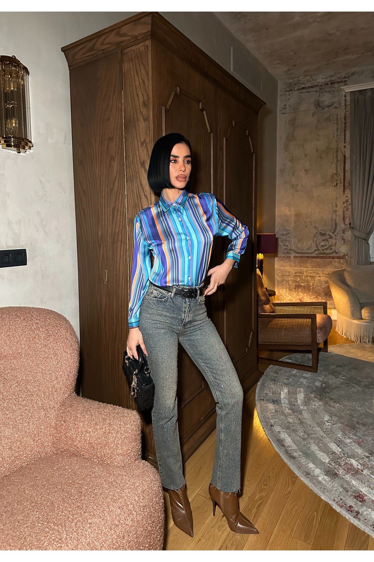 Çok Renkli Dikey Çizgili Premium Saten Gömlek - Retro Şık Tasarım