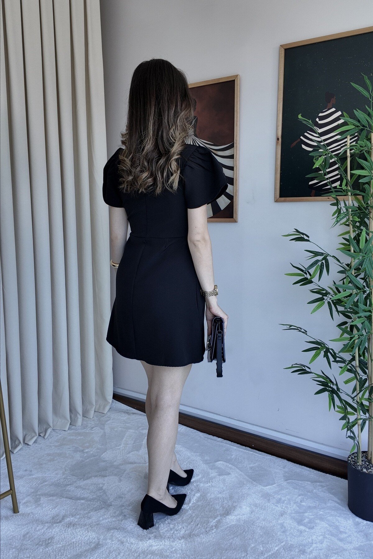 Dik Yaka Düğme Detaylı Mini Elbise
