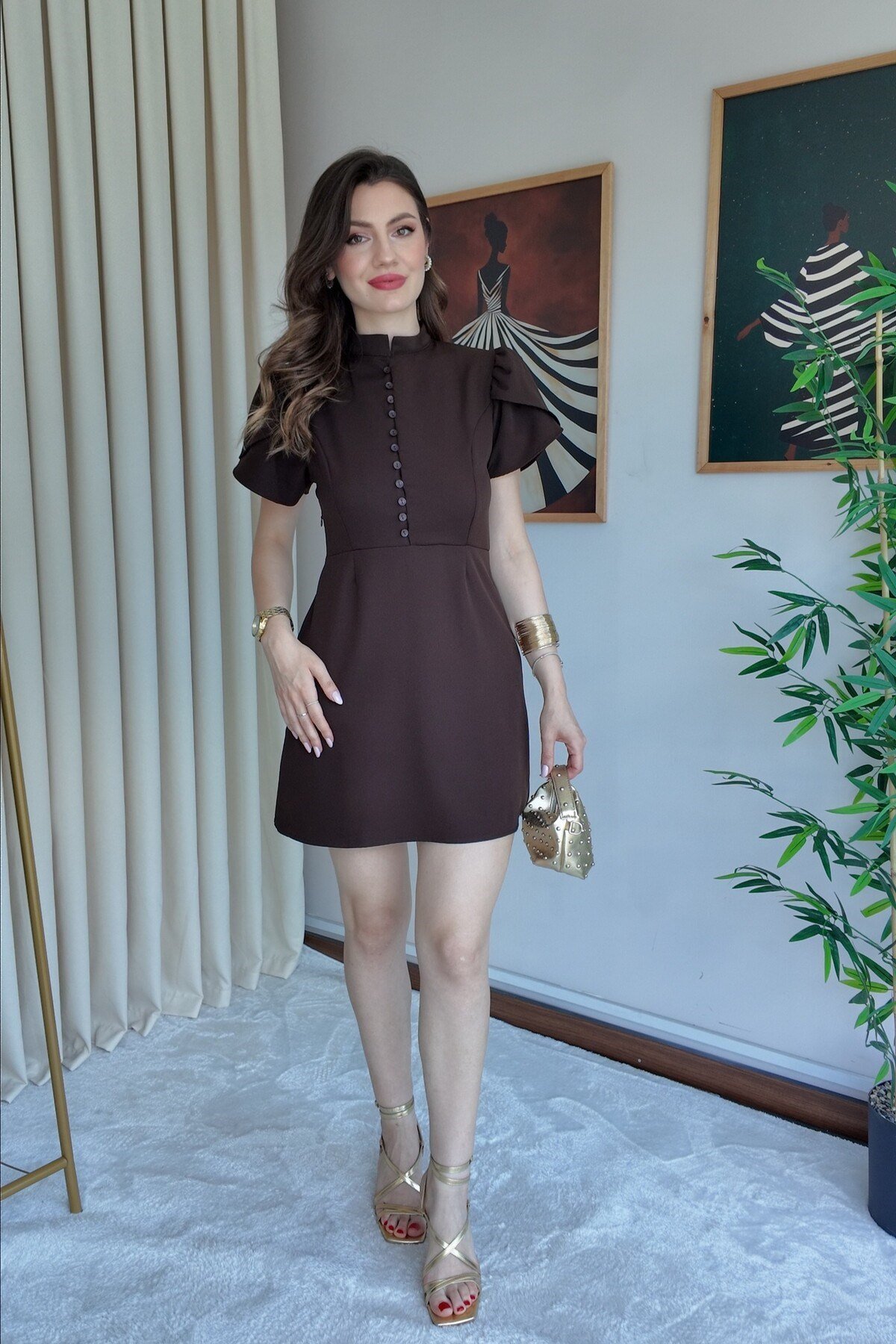 Dik Yaka Düğme Detaylı Mini Elbise
