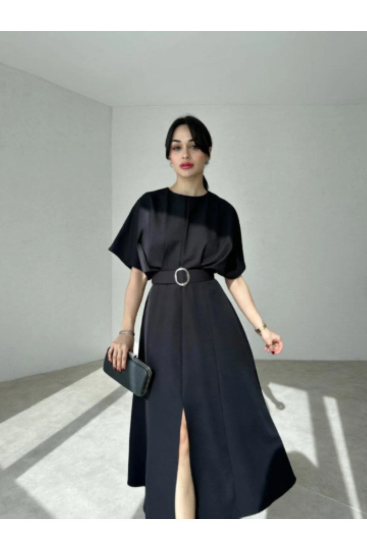 HAYALİM MODA Kemer Detaylı Yırtmaçlı Piliseli Midi Elbise