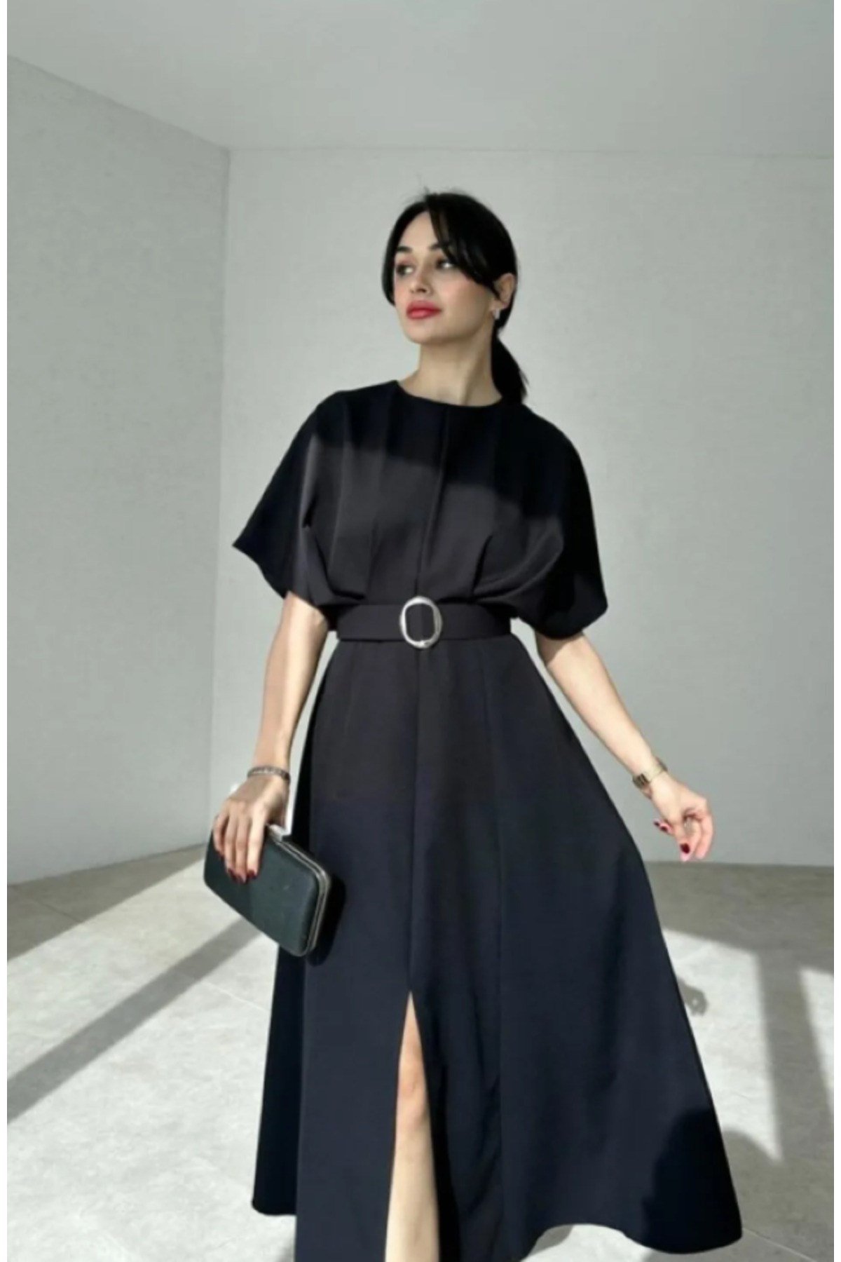 HAYALİM MODA Kemer Detaylı Yırtmaçlı Piliseli Midi Elbise