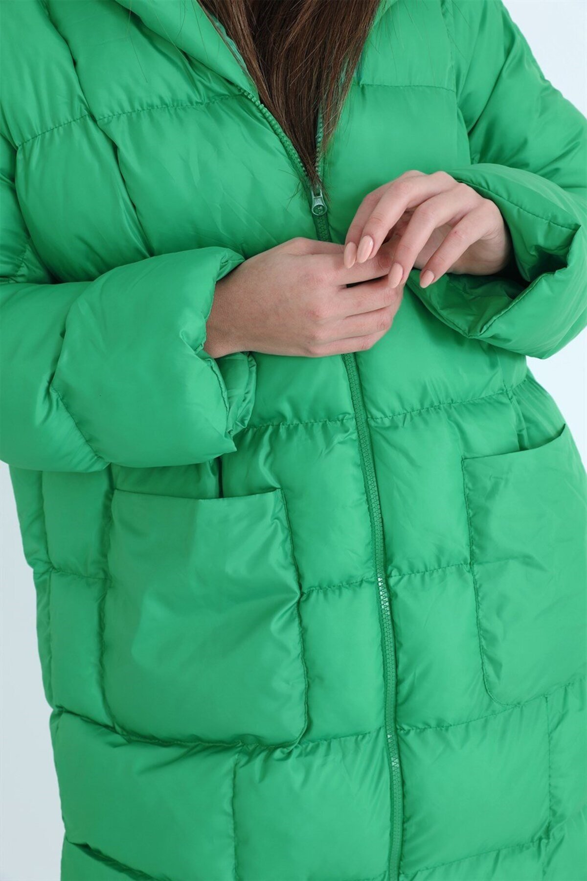 Kadın Açık Yeşil Kapüşonlu Şişme Uzun Oversize Mont