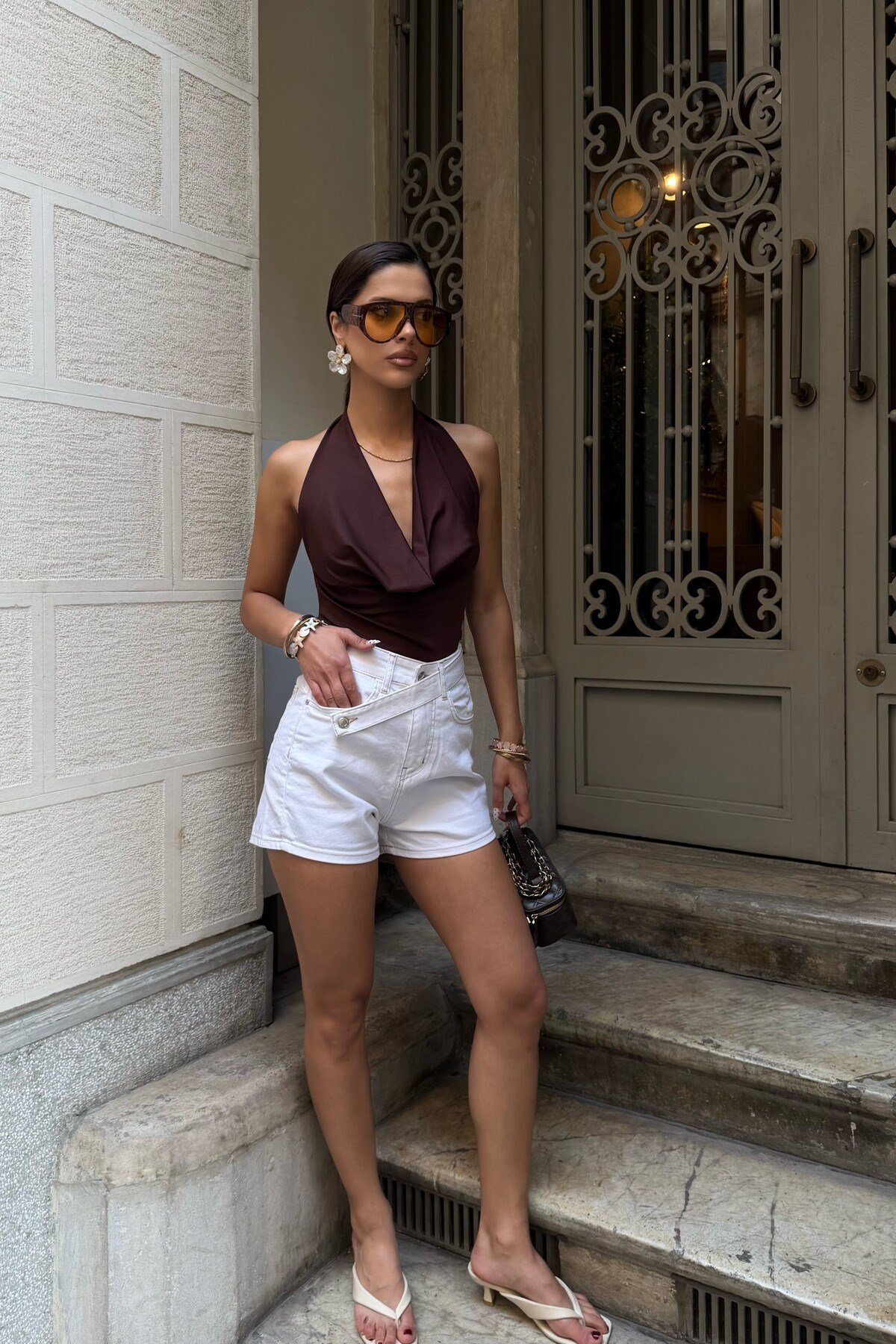 Kadın Beyaz Asimetrik Bel Mini Jean Şort