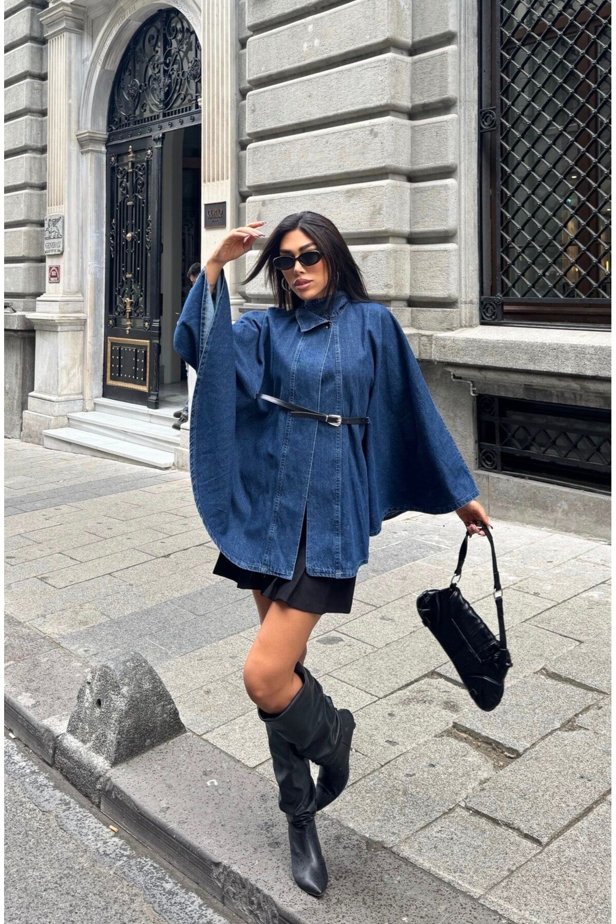 Kadın Düğme Detaylı Kemerli Panço