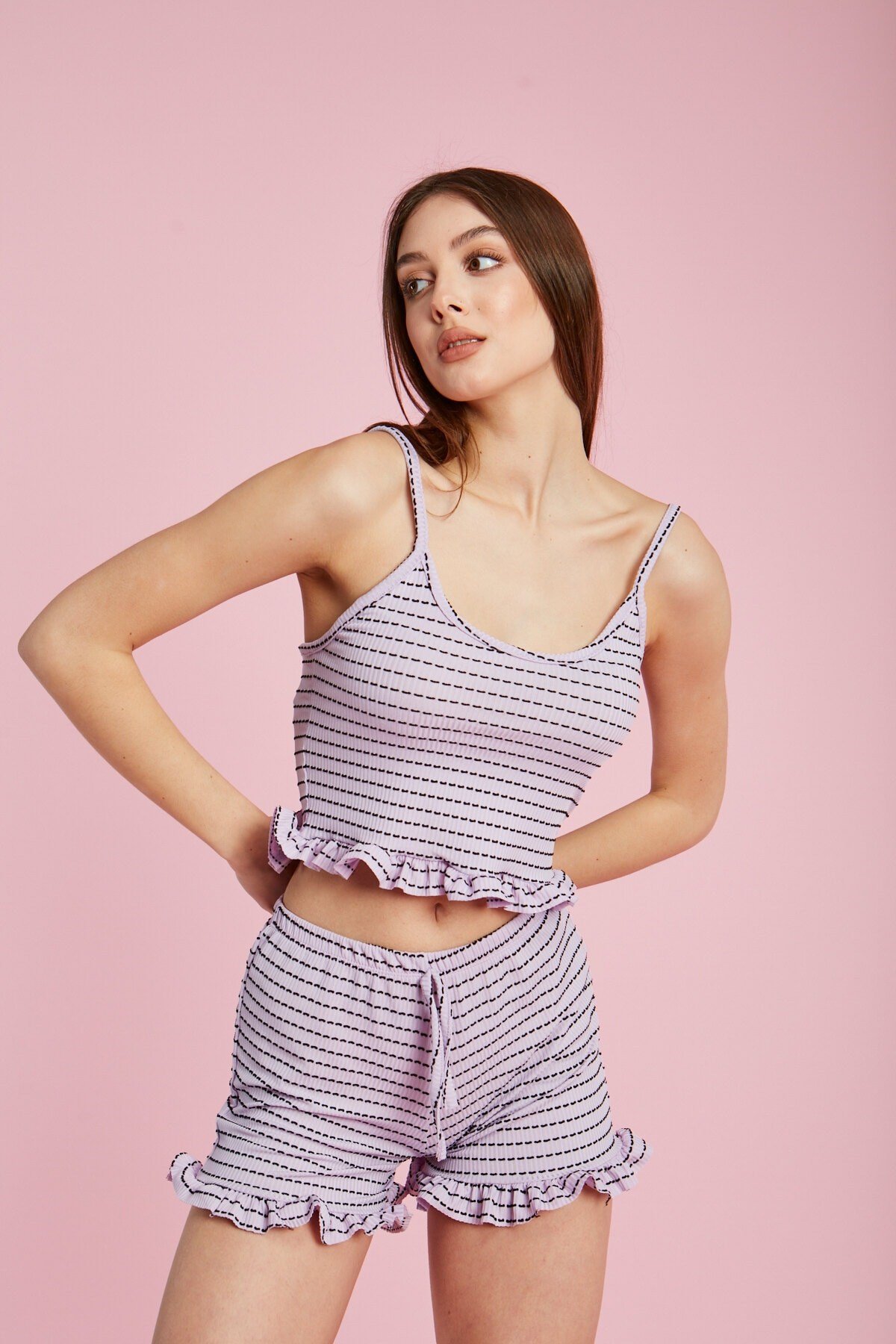 Kadın Lila Çizgi Desenli Askılı Fırfırlı Pijama Takımı