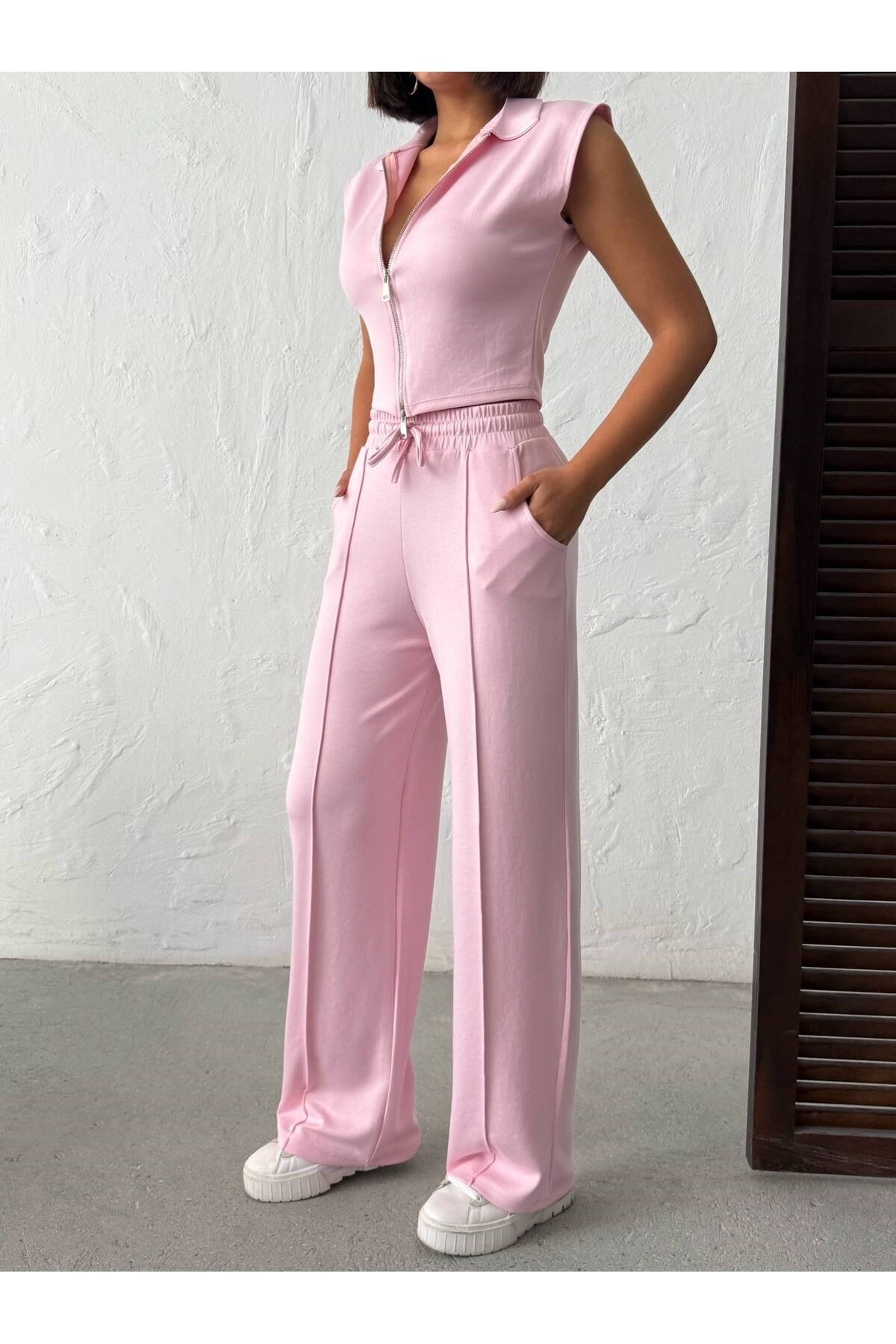 Kadın Polo Yaka Fermuarlı Crop Yelek ve Geniş Paça Çimalı Pantolon İkili Takım