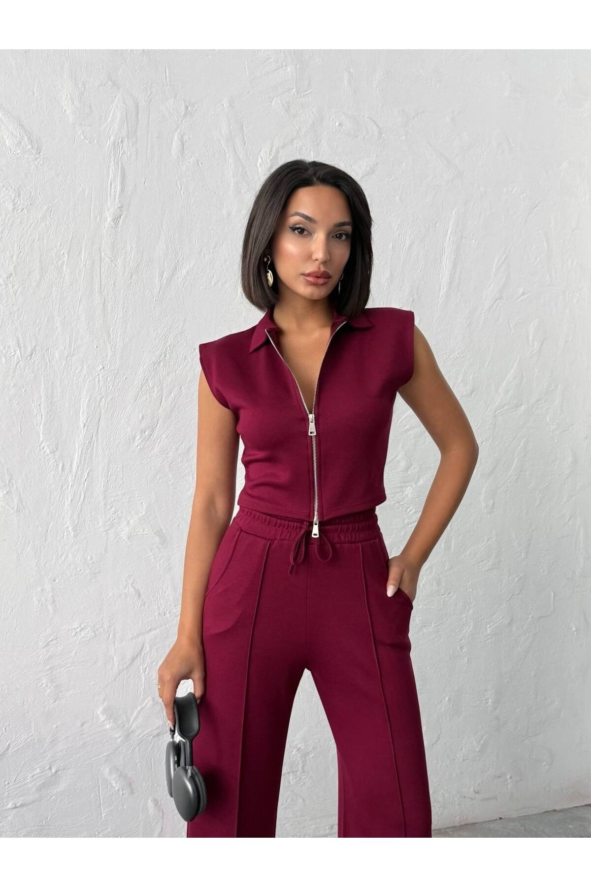 Kadın Polo Yaka Fermuarlı Crop Yelek ve Geniş Paça Çimalı Pantolon İkili Takım