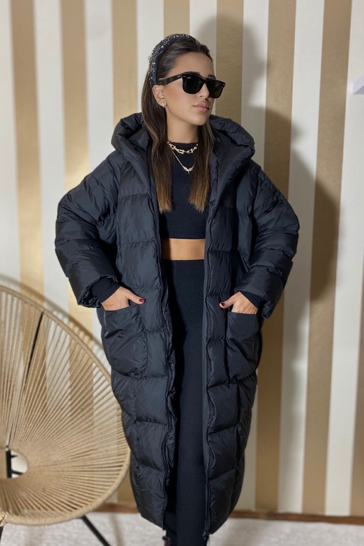 Kadın Siyah Kapüşonlu Şişme Uzun Oversize Mont