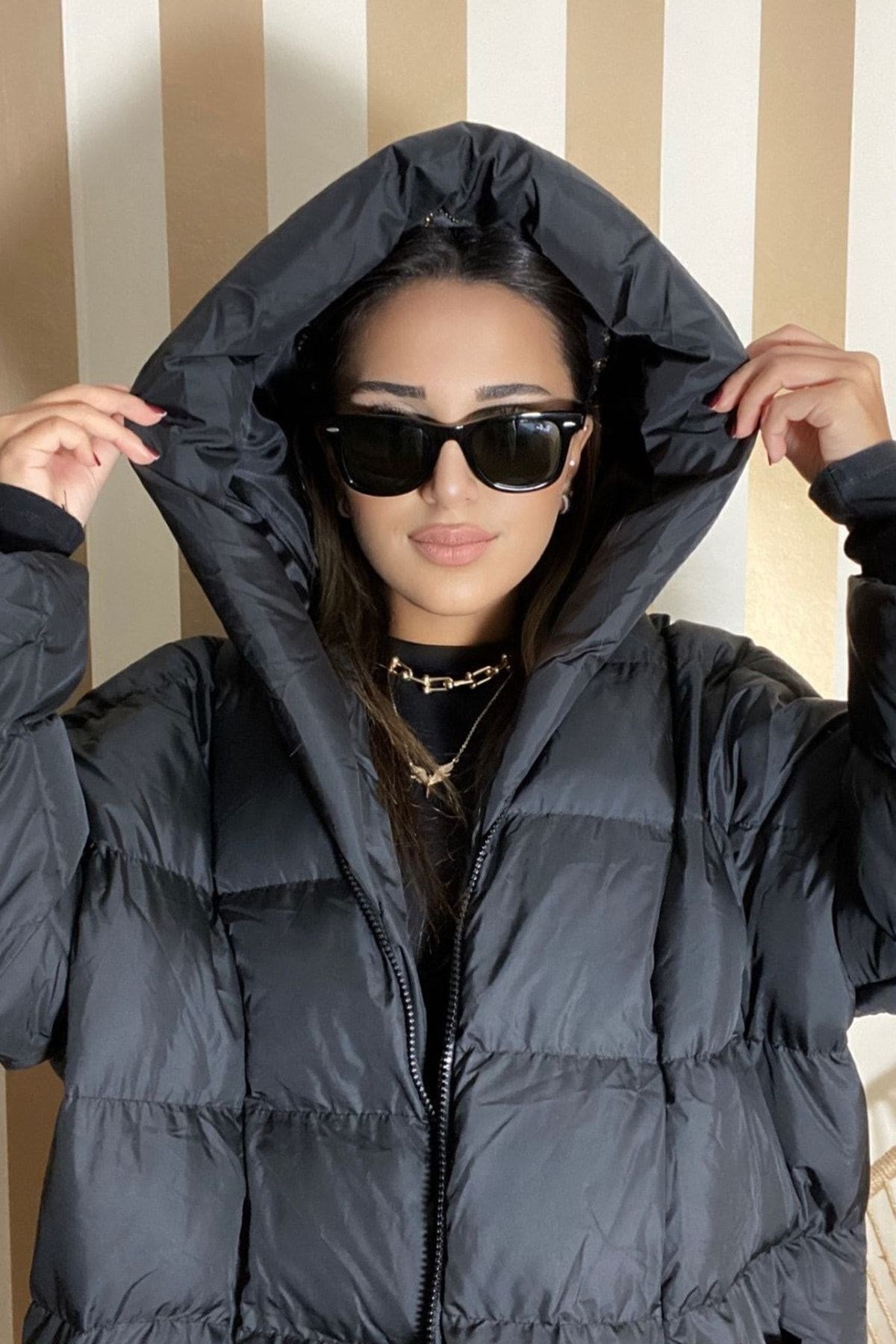 Kadın Siyah Kapüşonlu Şişme Uzun Oversize Mont