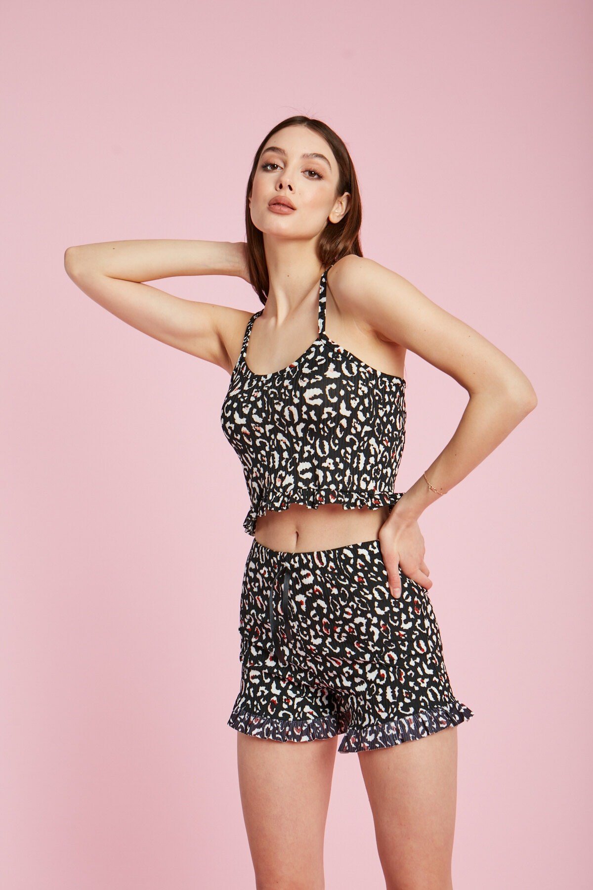 Kadın Siyah Leopar Desenli Askılı Fırfırlı Pijama Takımı