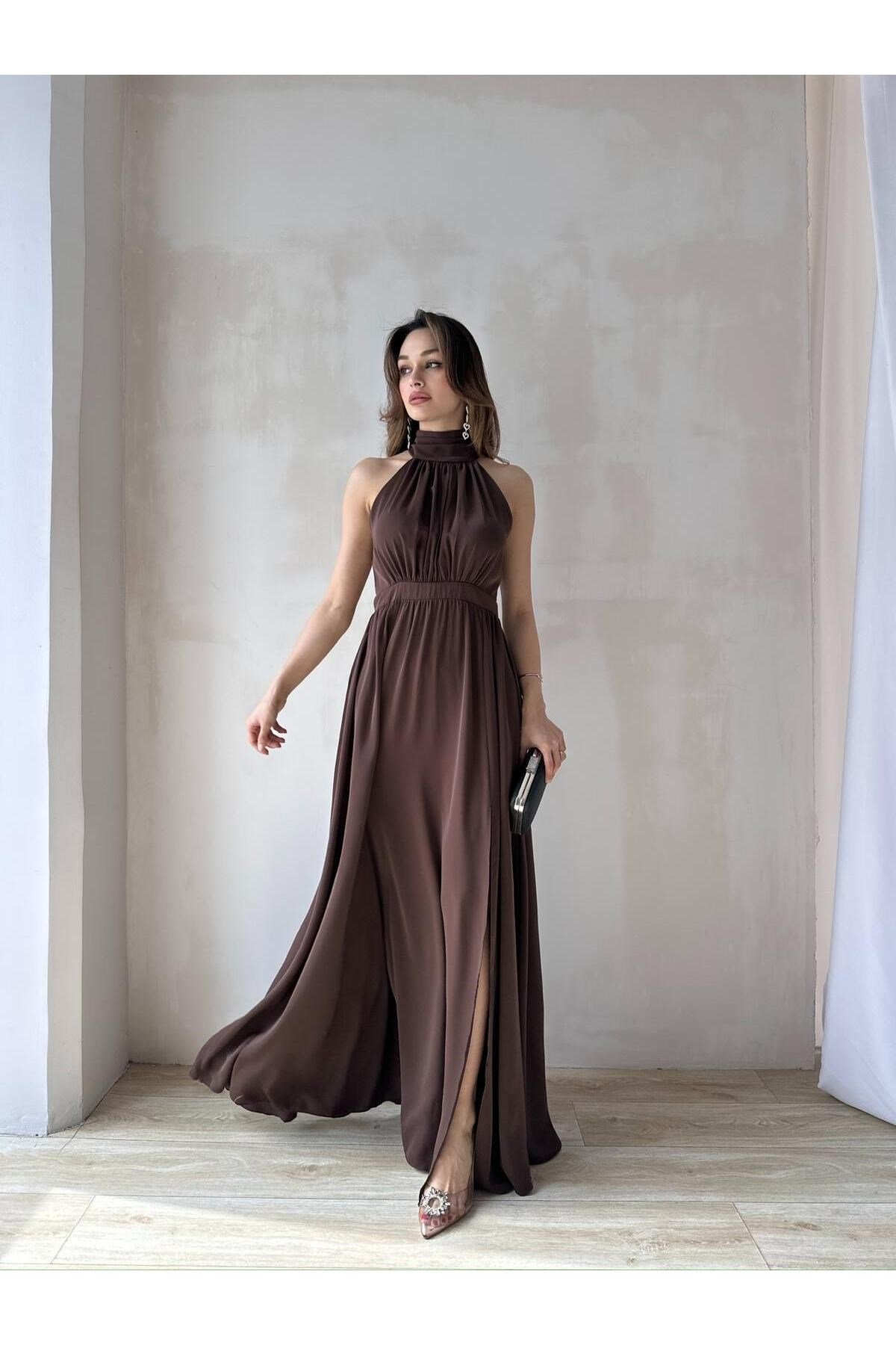 Kahve Halter Yaka Yırtmaçlı Uzun Elbise