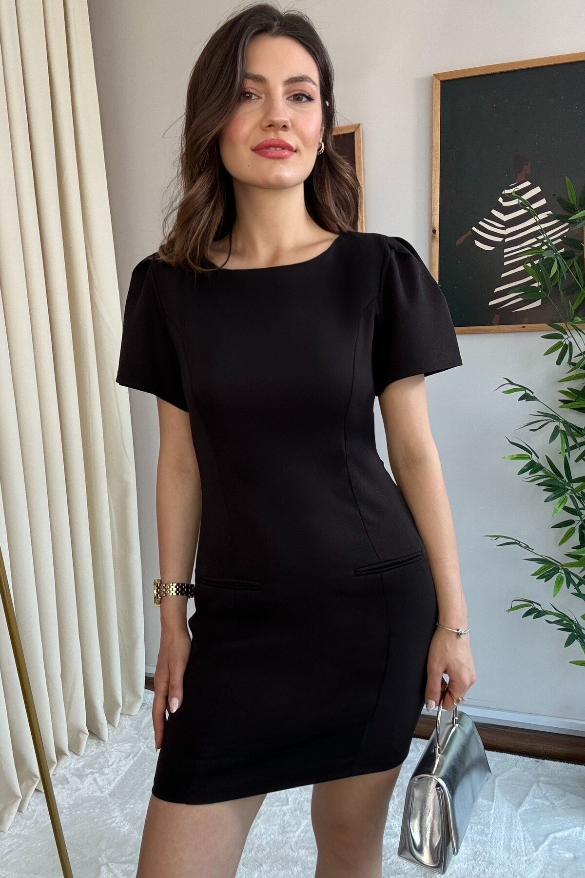 Kayık Yaka Kısa Kollu Mini Elbisesi