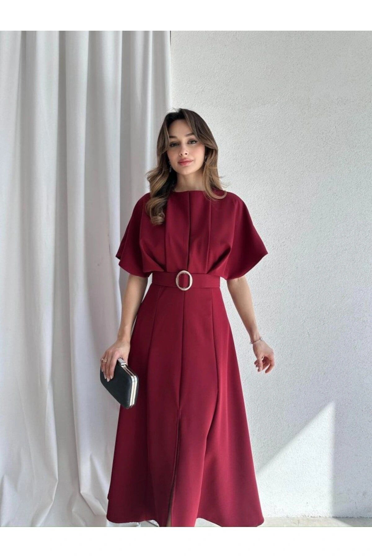 KEMER DETAYLI MİDİ ELBİSE BORDO RENK ELBİSE