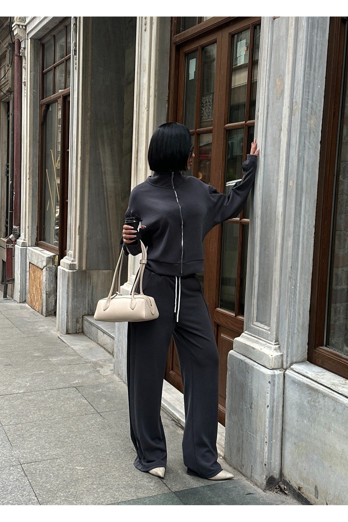 Şerit Detaylı Fermuarlı Model Eşofman Takımı