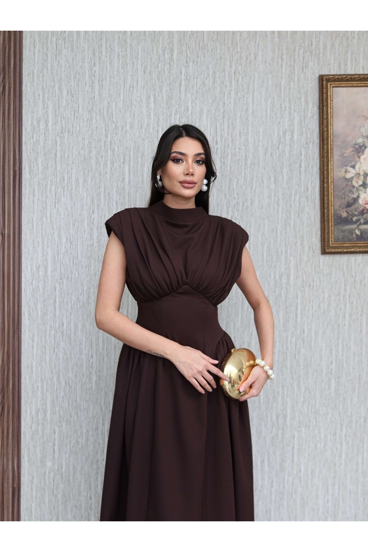 Vatkalı Sırt Bağlamalı Sıfır Kol Elbise