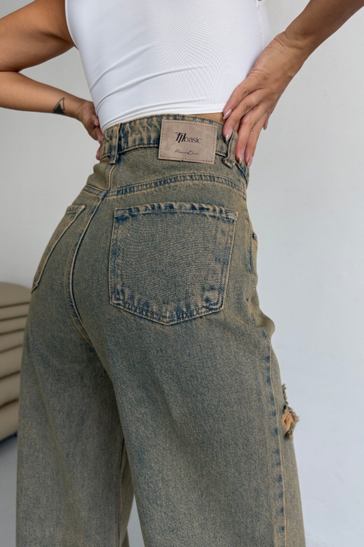 Yüksek Bel Asimetrik Kemerli Wide Leg Jean Pantolon