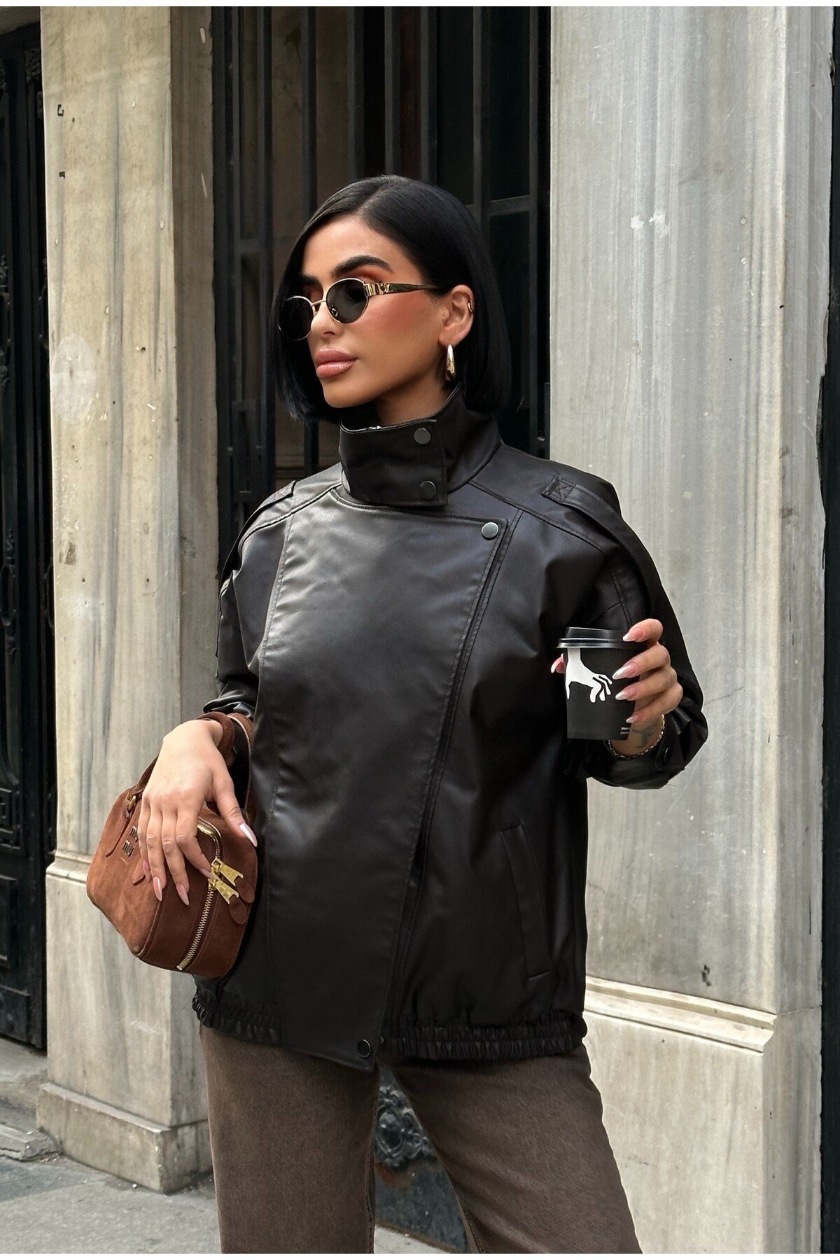 ZR Model Dik Yaka Fermuarlı Apolet Detaylı Astarlı Deri Ceket