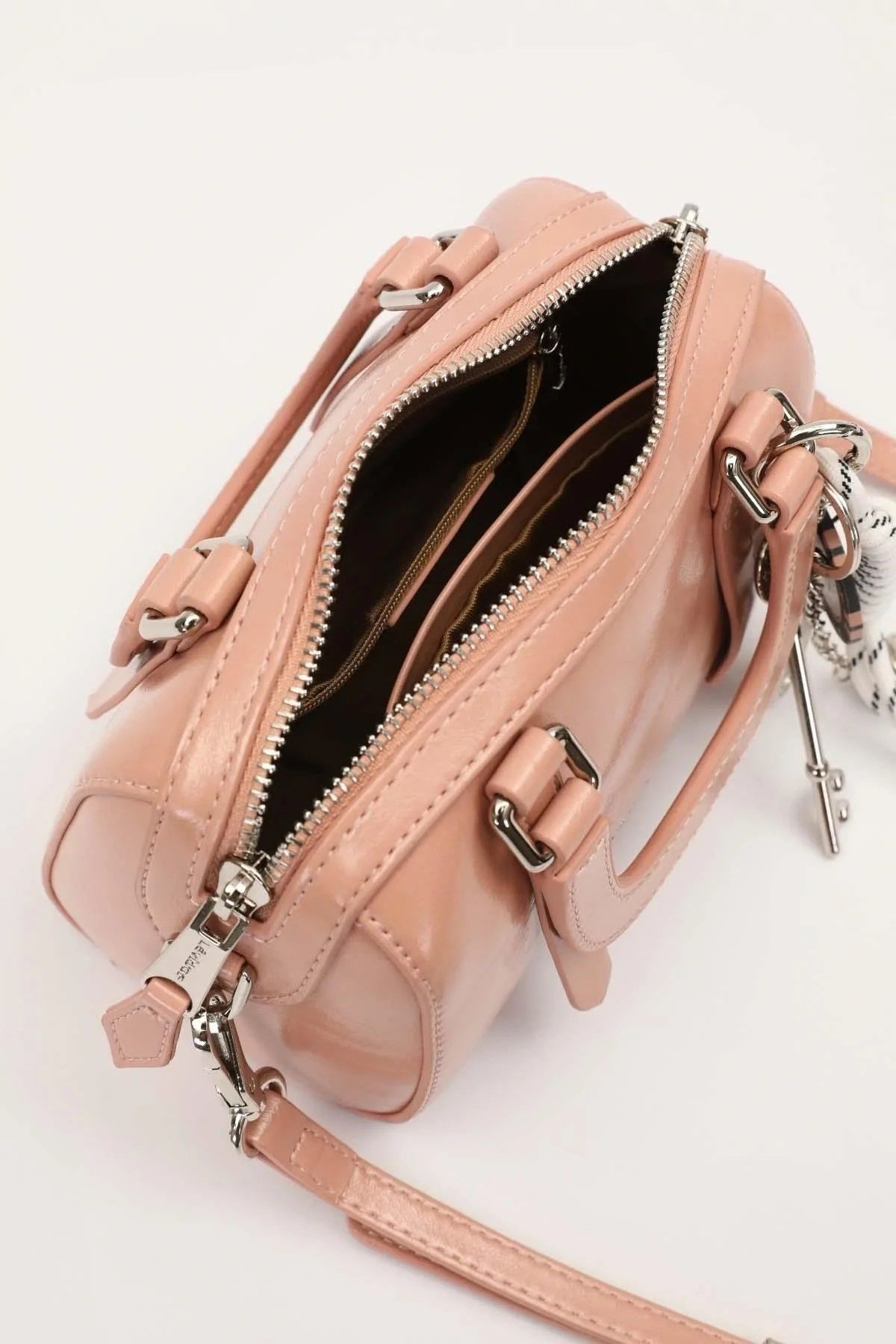 LEVİDOR Charm Aksesuarlı El Çantası