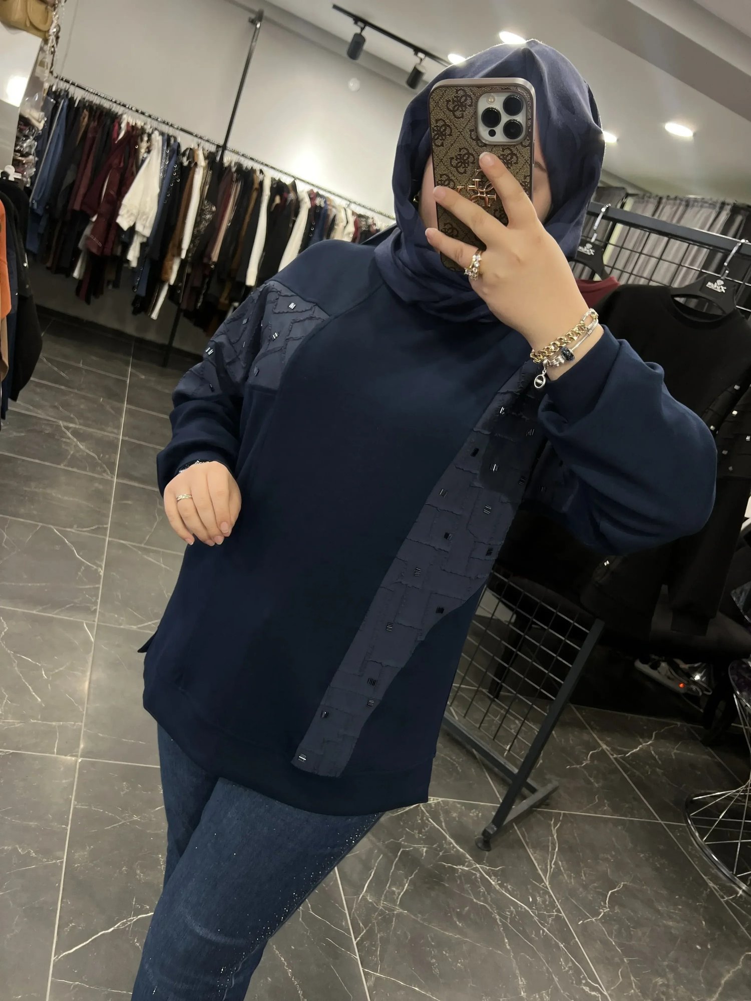 Levidor Jakarlı Boncuk İşlemeli Sweat