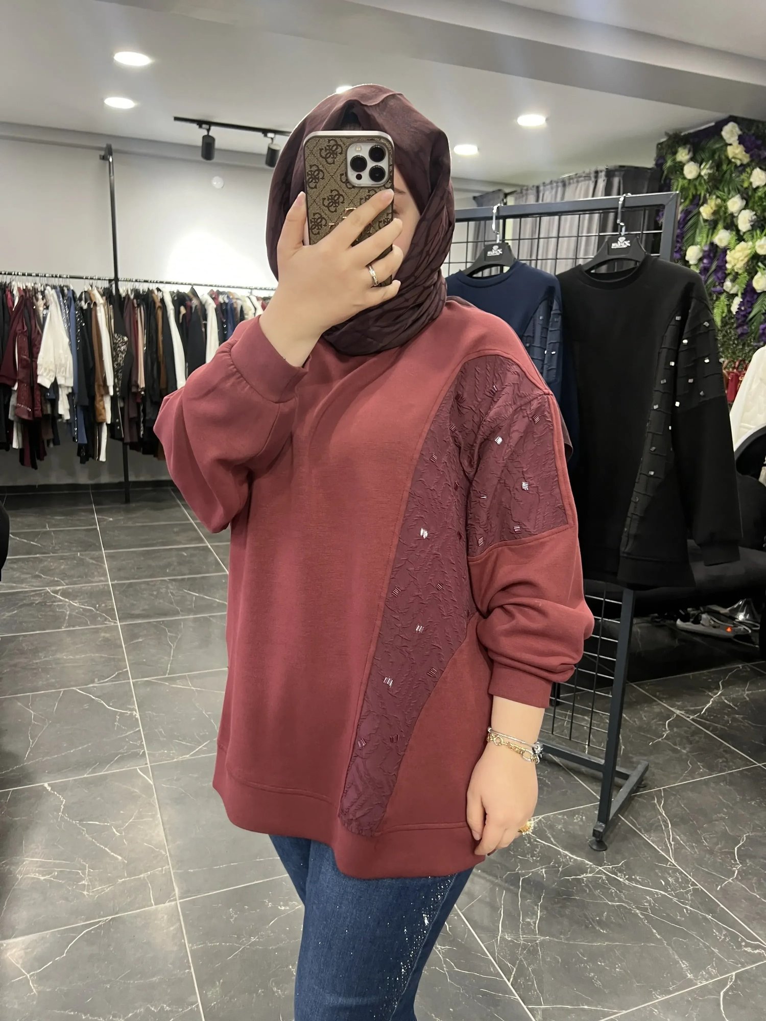Levidor Jakarlı Boncuk İşlemeli Sweat