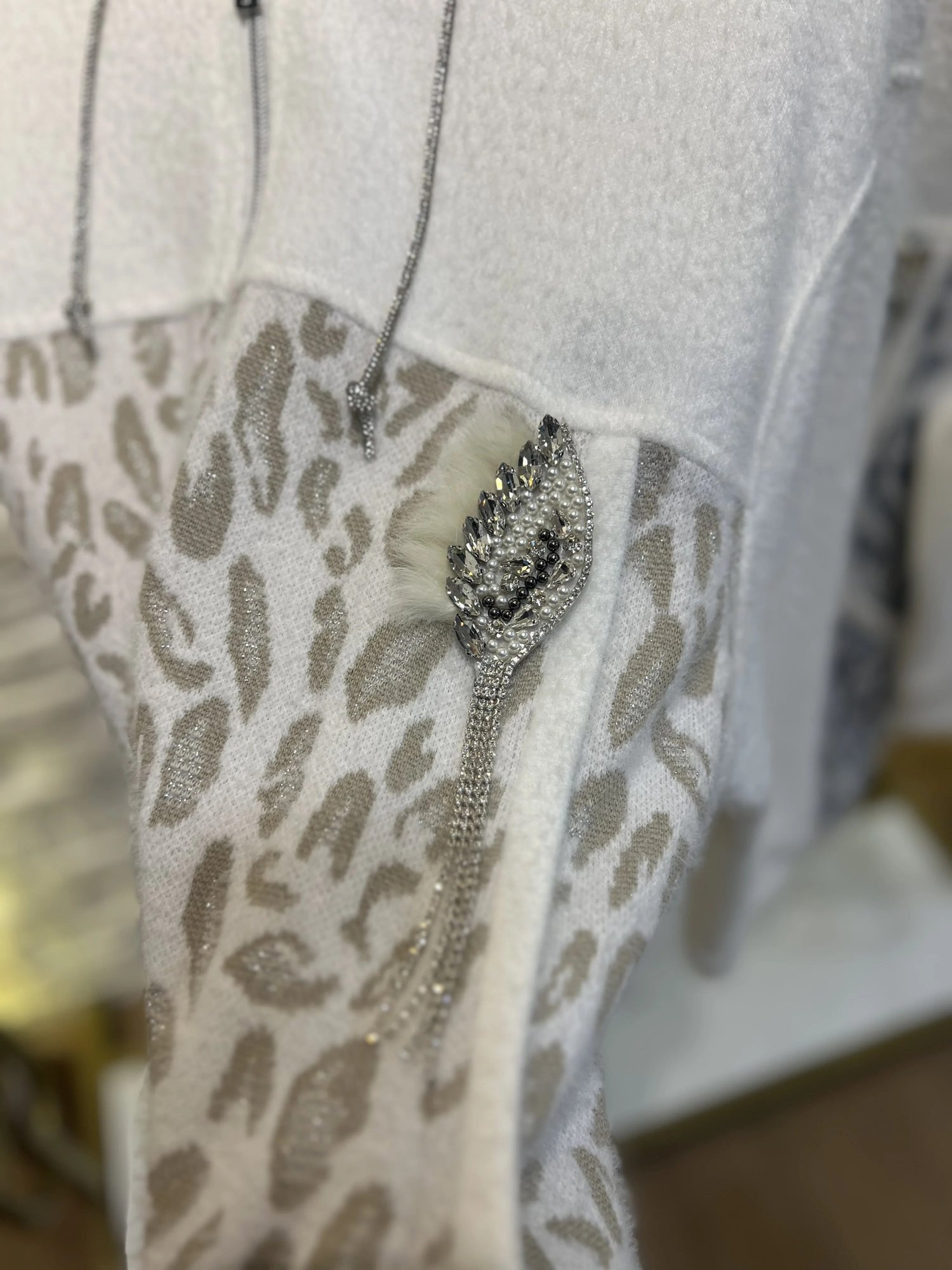 Solis Broşlu Leopar Angora Ceket