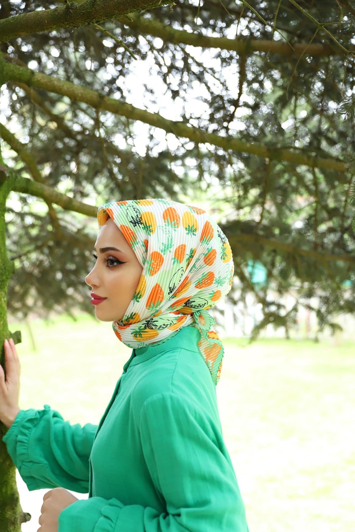 cilek-desenli-piliseli-esarp-benetton-e-3345.webp