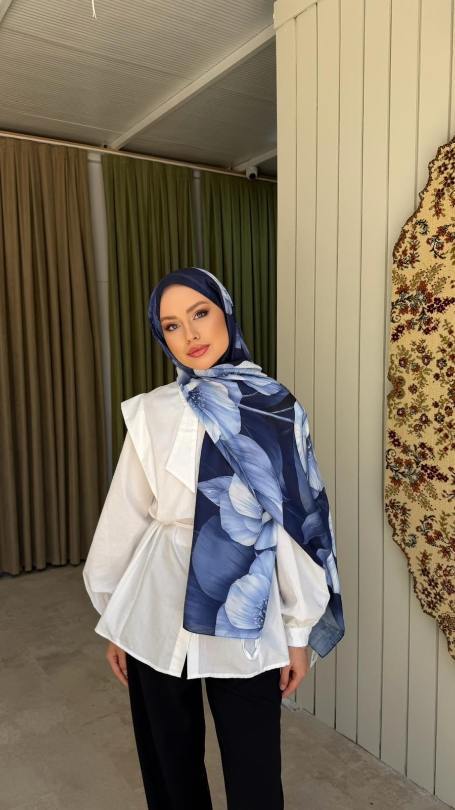 ince-cicek-desenli-sal-lacivert-09c2-4.webp