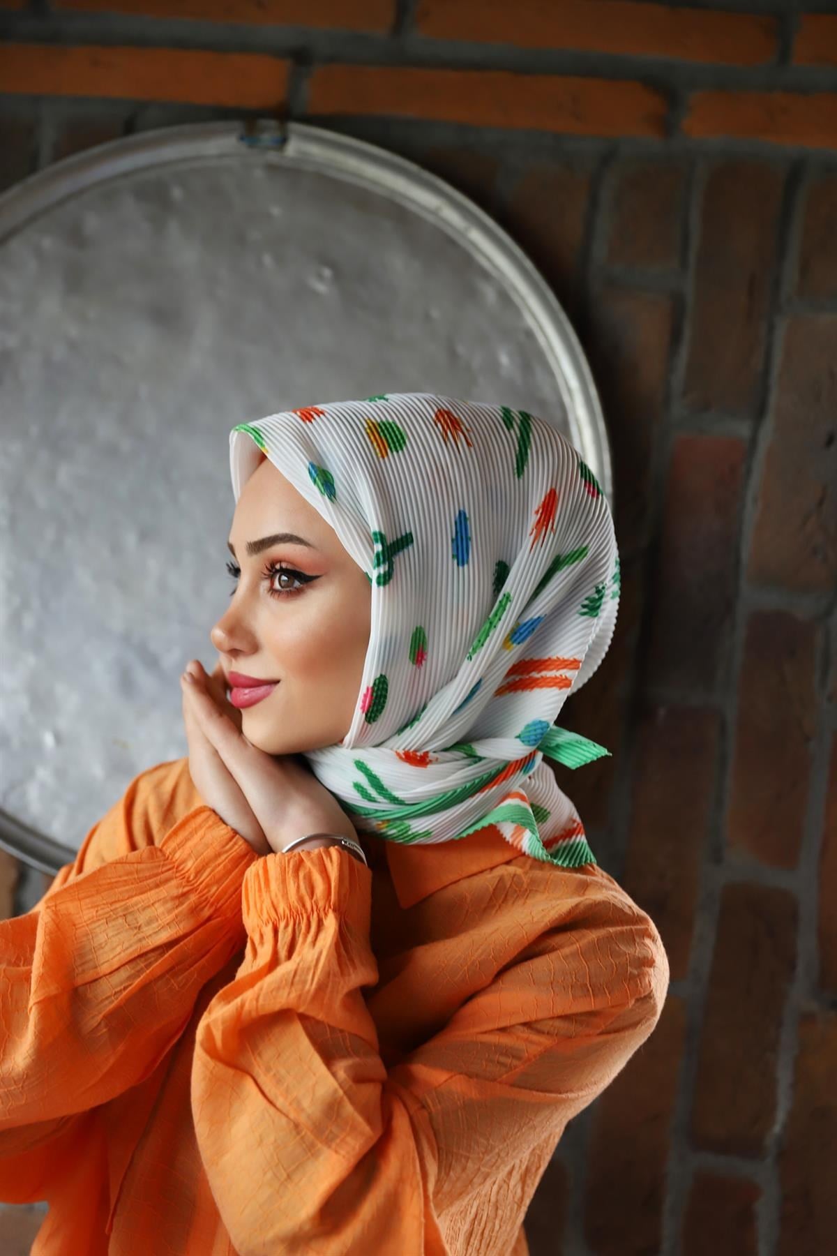 kaktus-desenli-piliseli-esarp-benetton-e75edd.webp