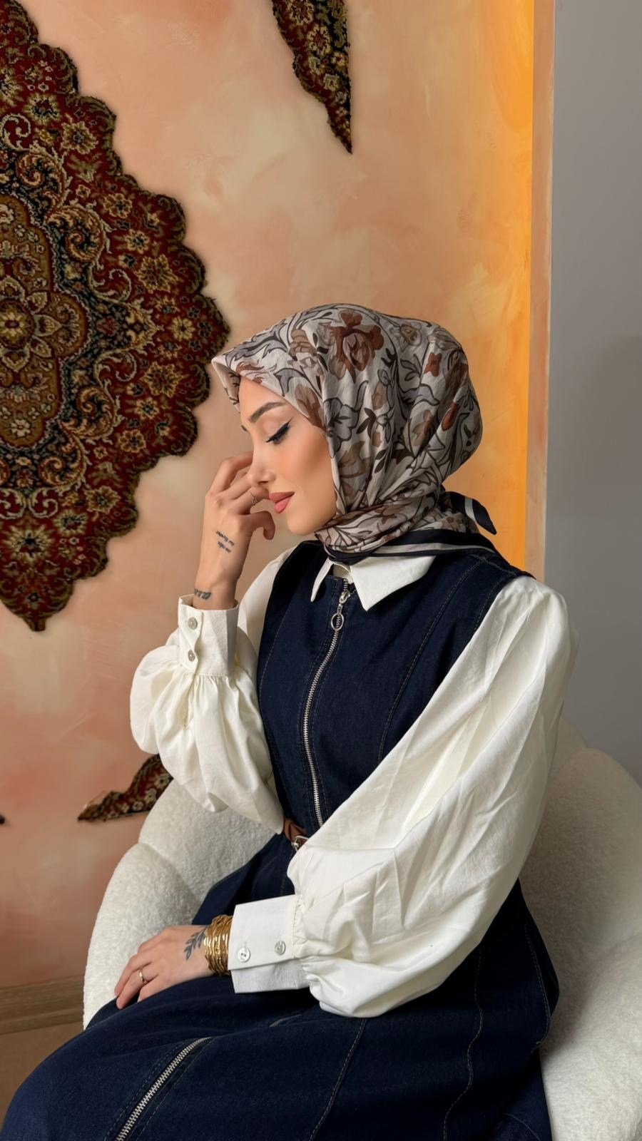 kuqos-zumrut-yoncasi-desenli-naida-esa-8949df.webp