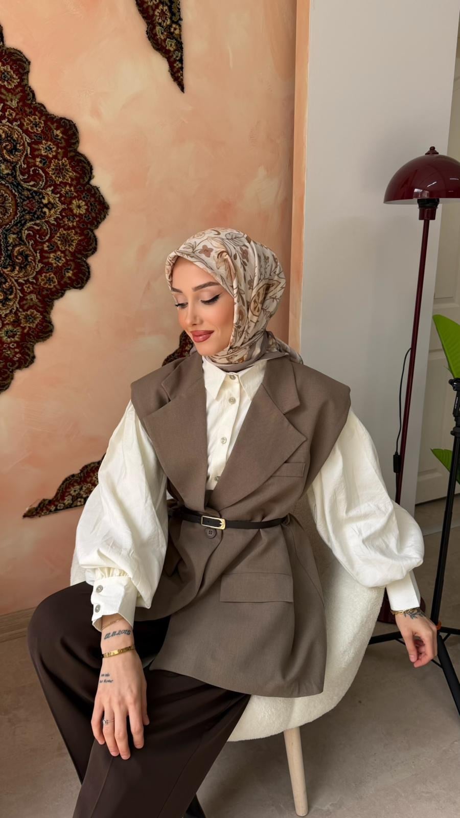 kuqos-zumrut-yoncasi-desenli-naida-esa-f9002b.webp