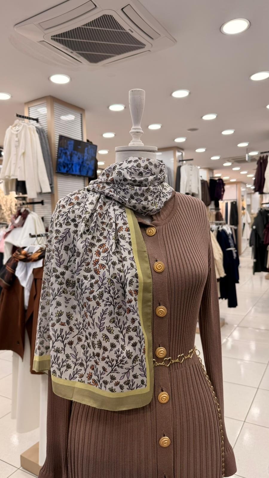 minik-cicek-bahcesi-desenli-sal-yesil--b543-.webp