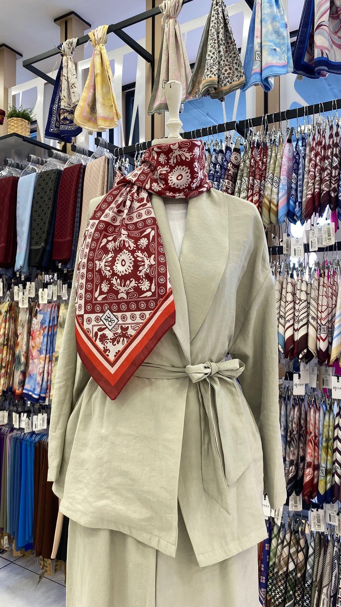 motif-deseni-esarp-kirmizi-e4740c.webp